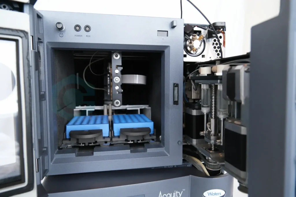 Waters Acquity UPLC Sample Manager SM P/N:186015006 sample tray and inside Waters Acquity UPLC Sample Manager SM P/N:186015006 sample tray and inside From Canada